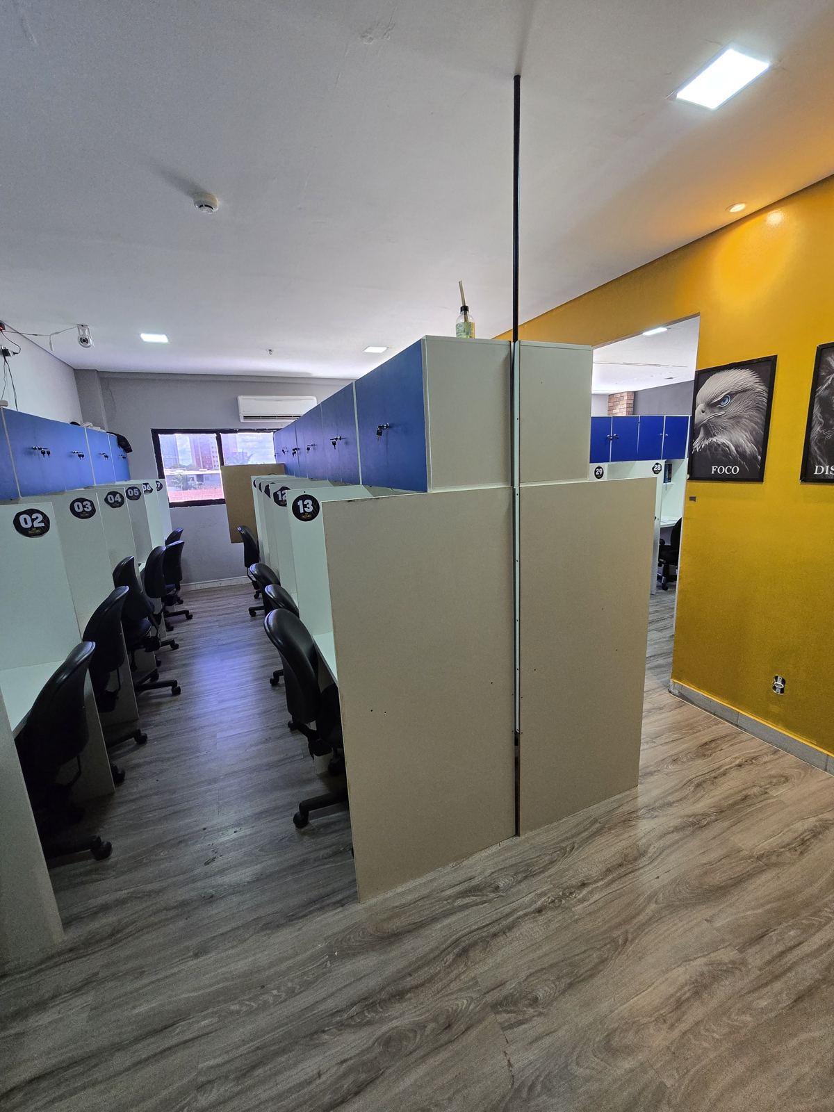 Cabines de estudo com armários